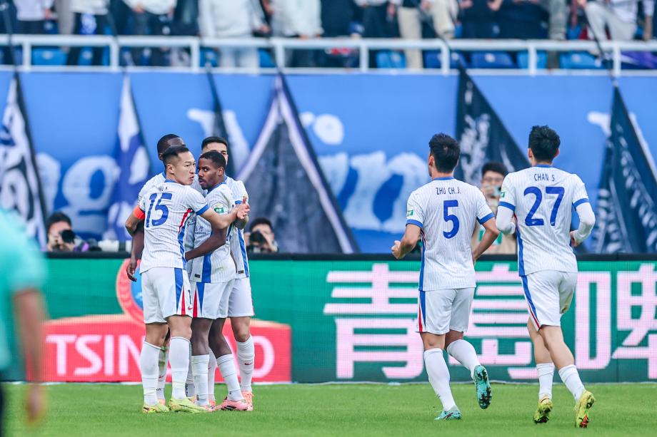 [图]客场打败天津津门虎 上海申花拿到联赛亚军